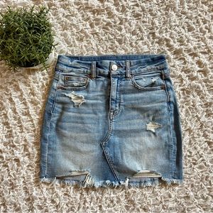 American Eagle Denim Mini Skirt Stretch Curvy Jeans Distressed Fray Hem size 2
